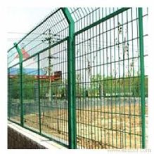 鐵絲網護欄,圈地防護網,建筑工地護欄網,廠區防護護欄網 - 價格:面議/平方米 - 河北鵬澤五金制品-價格庫-產品報價-價格中心