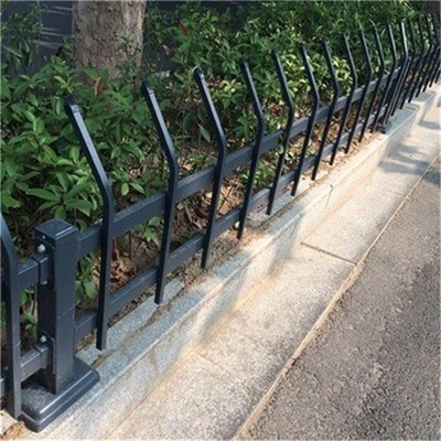 勾花網(wǎng)式圍欄網(wǎng) 桃型柱護(hù)欄網(wǎng) 綠化草坪柵欄網(wǎng)